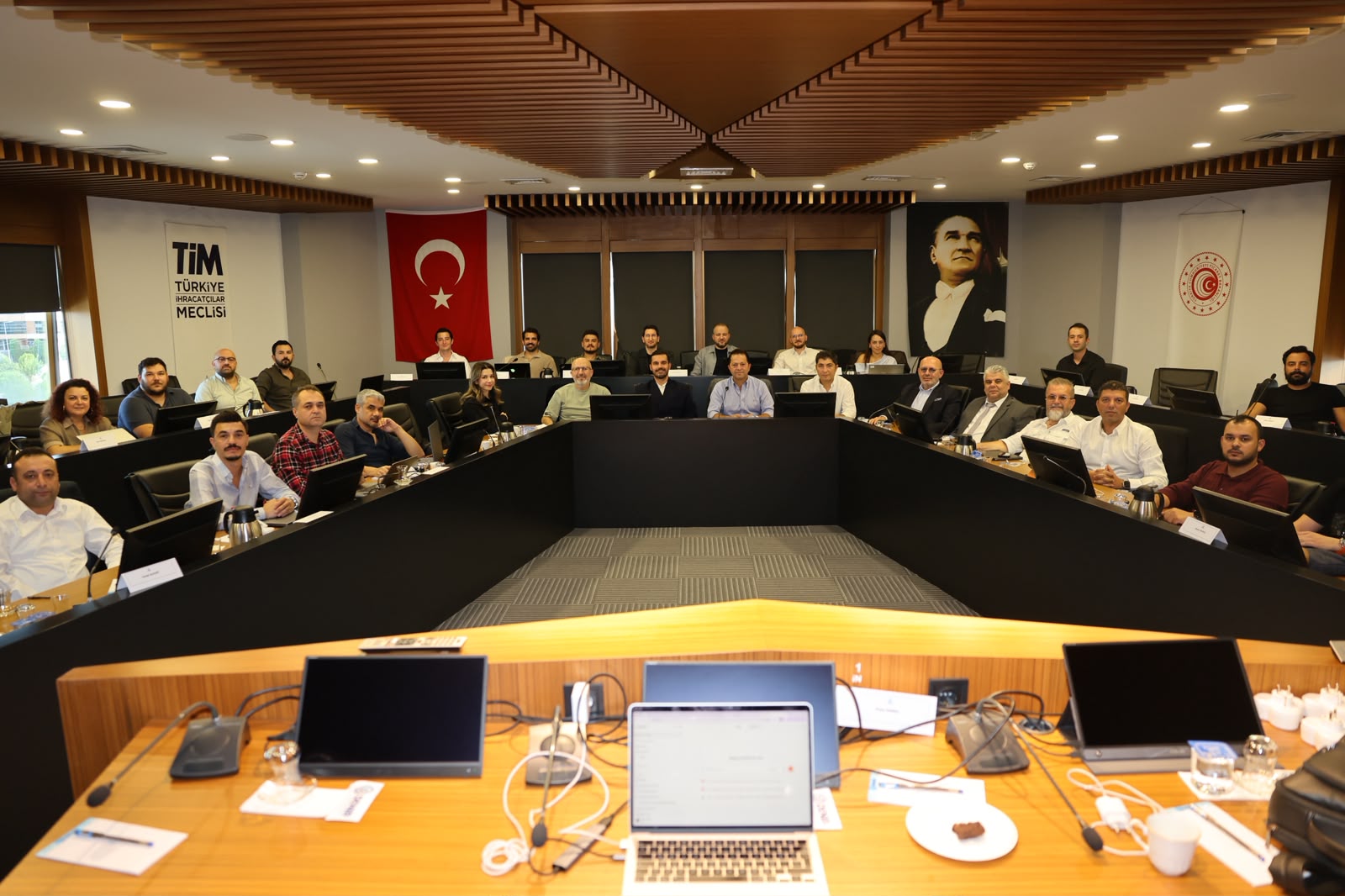 DENİB'de “İnsan+ Yapay Zeka İş Birliği” Eğitimi Gerçekleştirildi