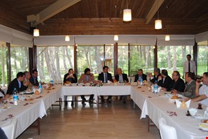 Denizli Milletvekili Nihat Zeybekci DENİB Yönetimi İle Çamlık Ofis'te Buluştu.