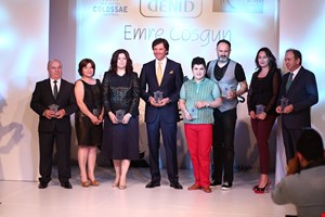 Mutlu Sona Eren Masal Gibi Defile