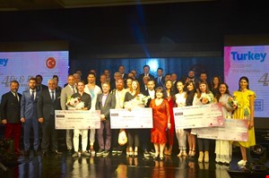 DENİB 4. Ev ve Plaj Giyimi Yarışması' nın Nefes Kesen Finali Gerçekleşti.